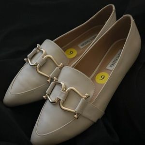 Steve Madden off white flat shoes